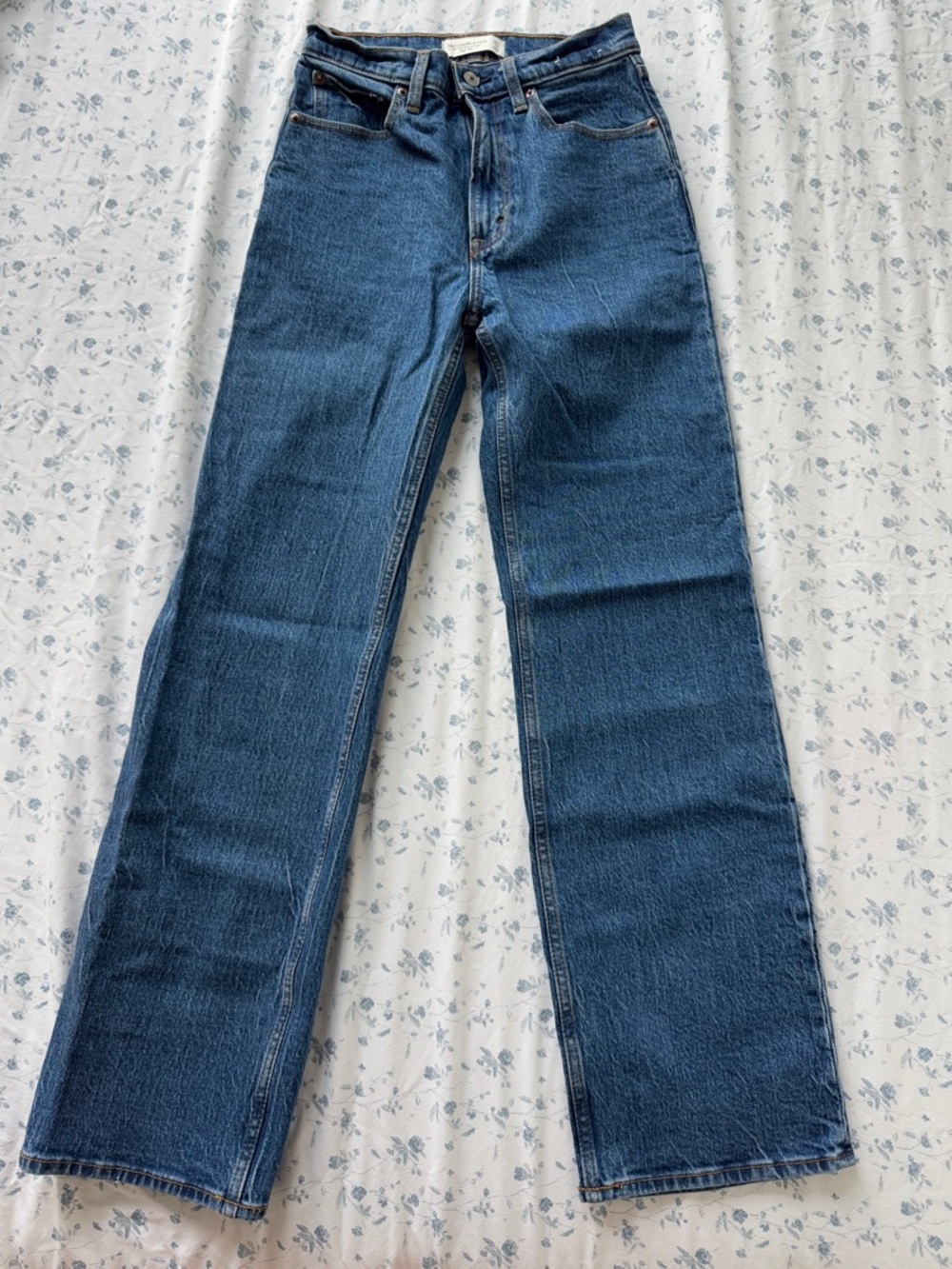 Abercrombie & Fitch High-Rise Straight Leg Jeans - Medium Blue Wash